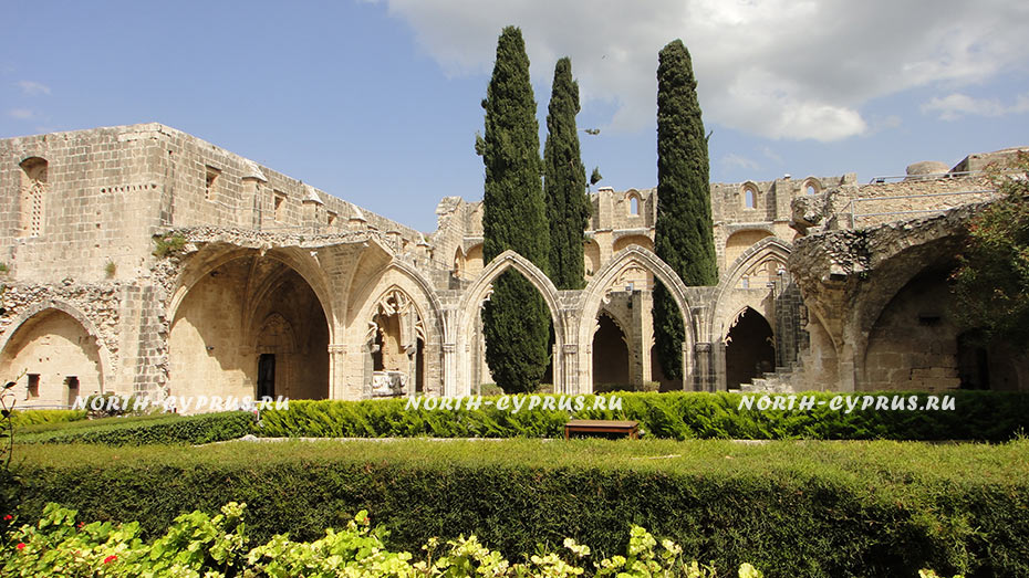 Монастырь в Беллапаисе на Северном Кипре